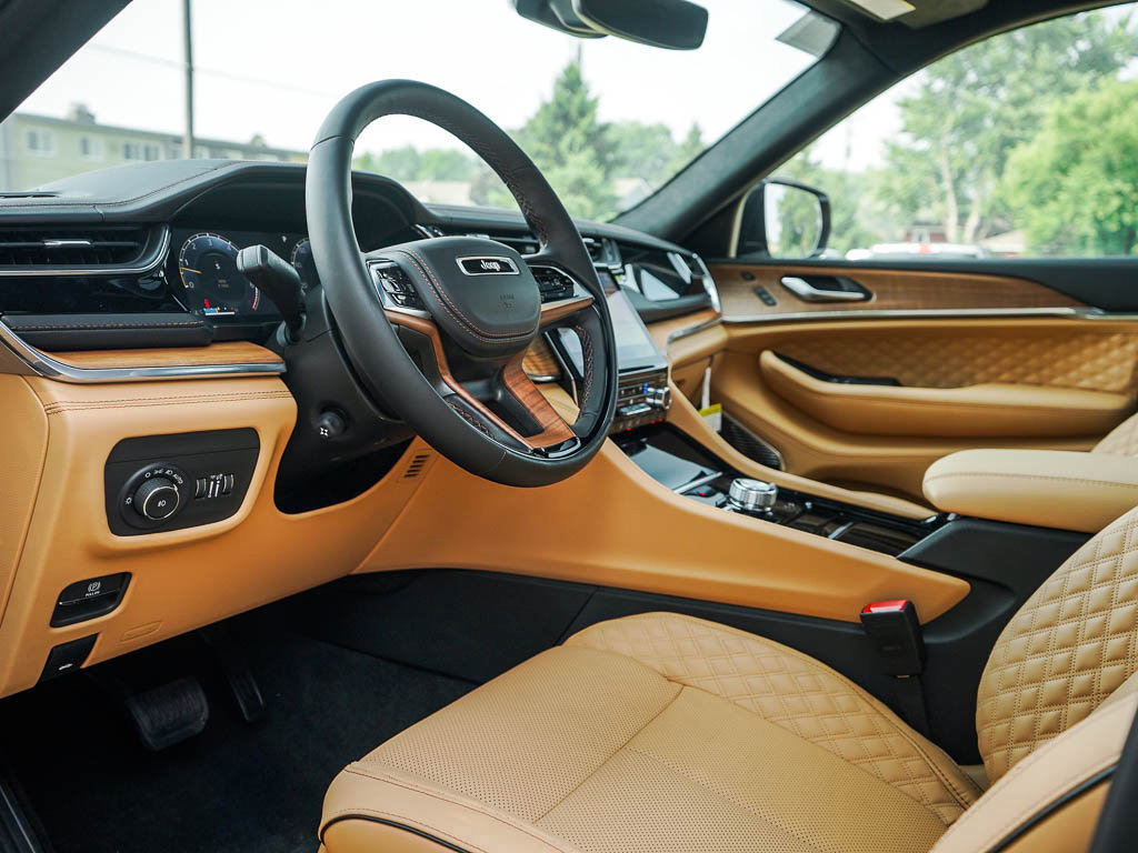 2025 Jeep Grand Cherokee L Summit photo 16