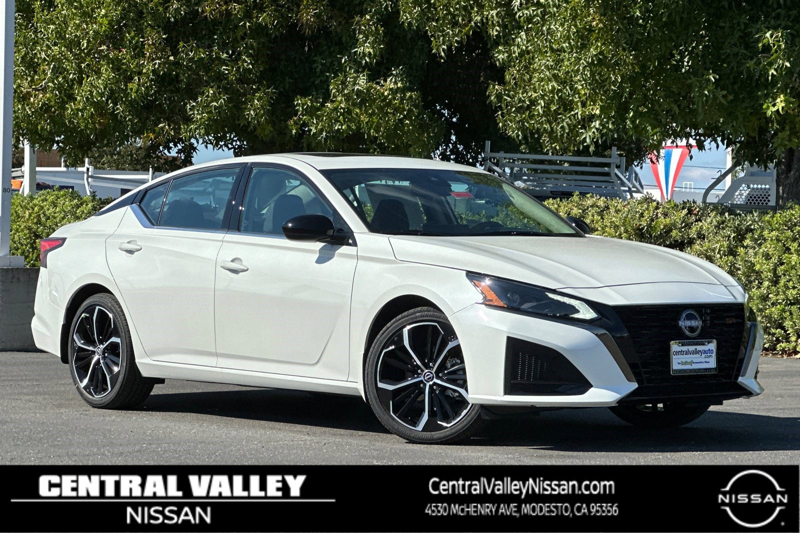 2025 Nissan Altima SR's photo