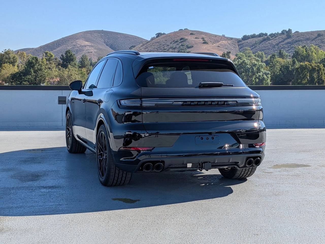 2025 Porsche Cayenne E-Hybrid photo 3