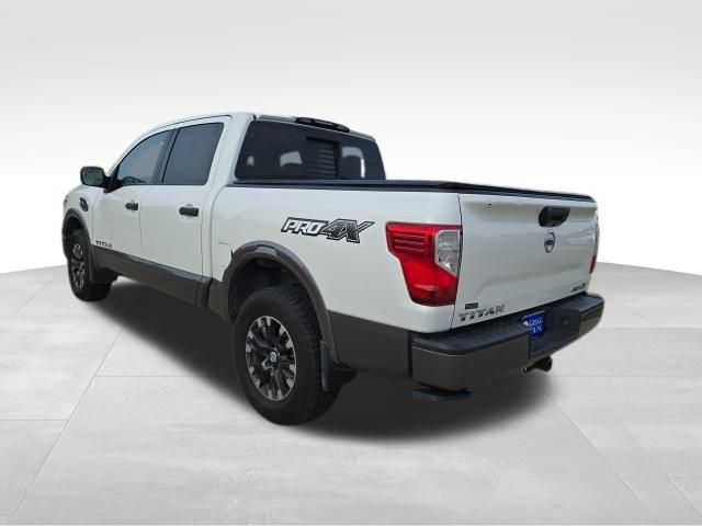 2017 Nissan Titan PRO-4X photo 3
