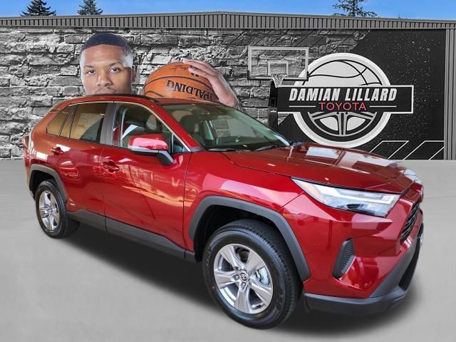 2025 Toyota RAV4 XLE's photo