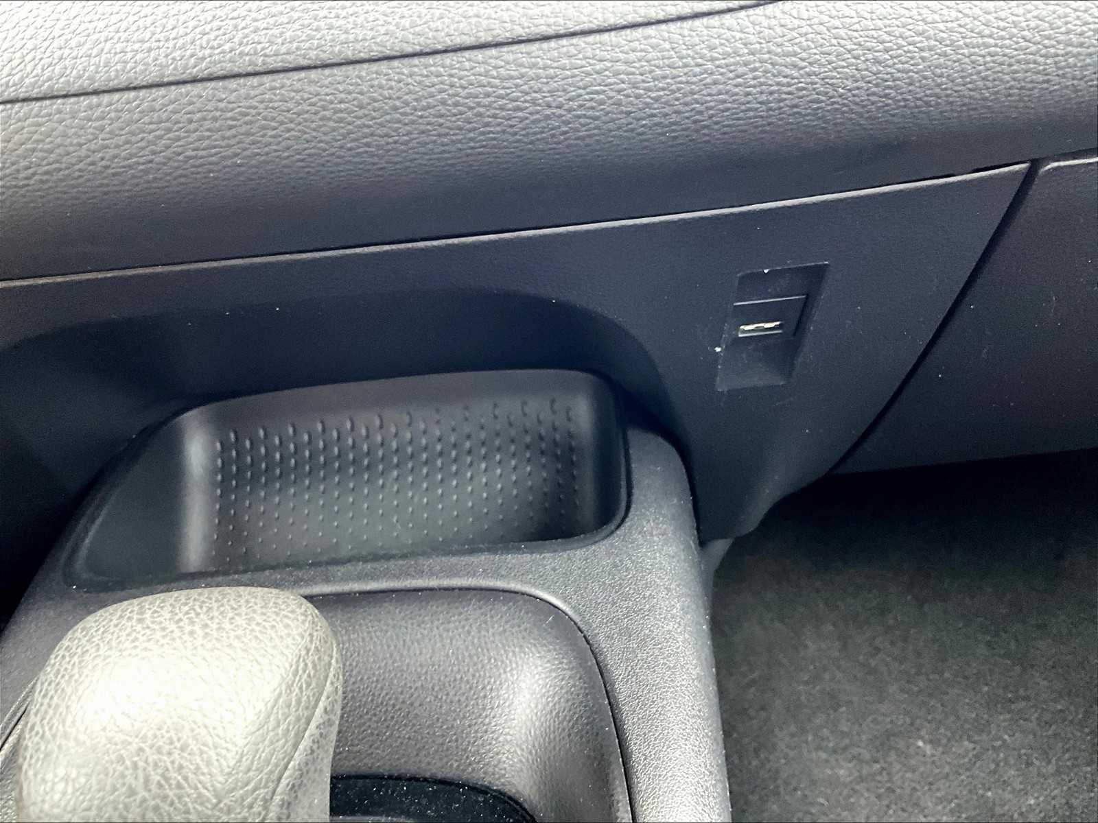 2022 Toyota Corolla LE photo 27