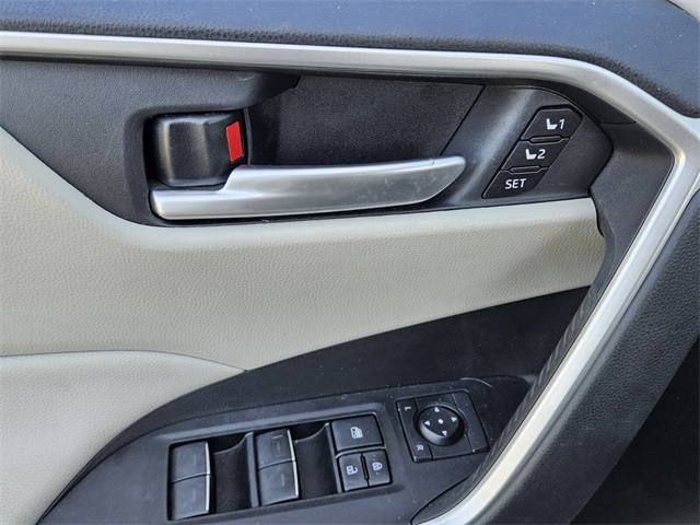 2023 Toyota RAV4 XLE Premium photo 31