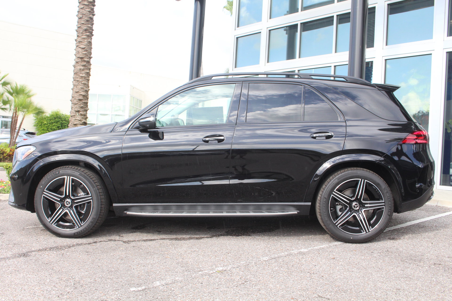 2025 Mercedes Benz GLE 350 4MATIC photo 3