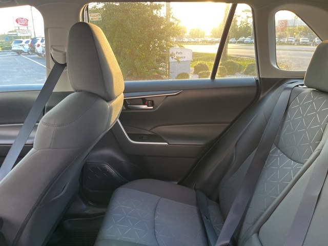 2024 Toyota RAV4 XLE photo 12