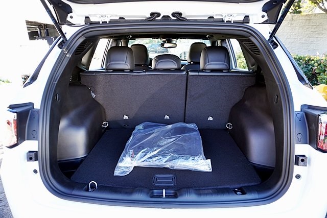 New 2026 Bright White Clear-Coat Exterior Paint Jeep Latitude image 16