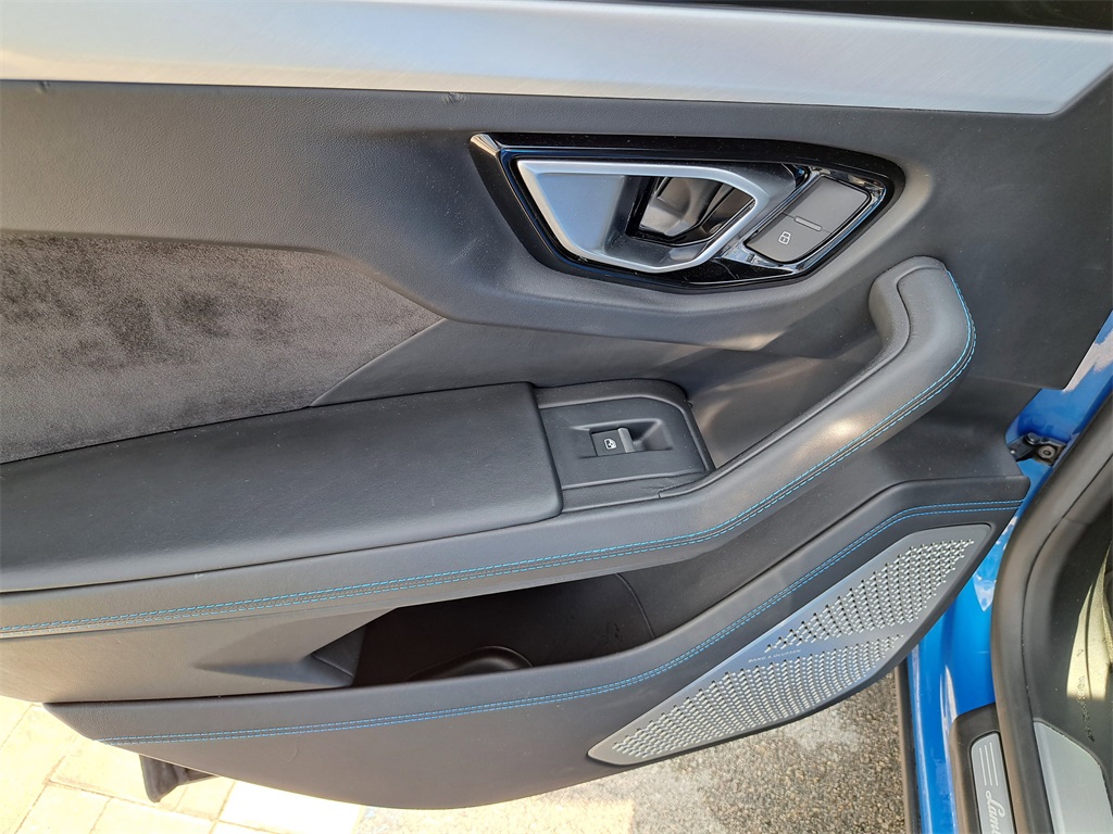 2021 Lamborghini Urus photo 22