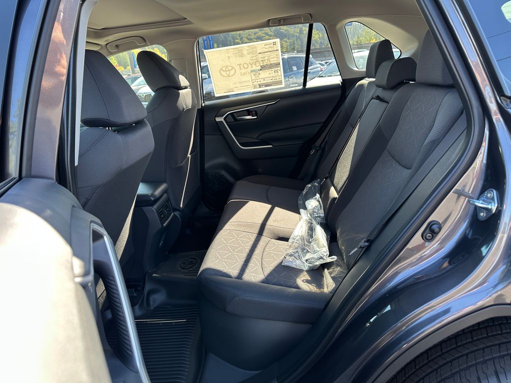 2025 Toyota RAV4 Hybrid XLE photo 14