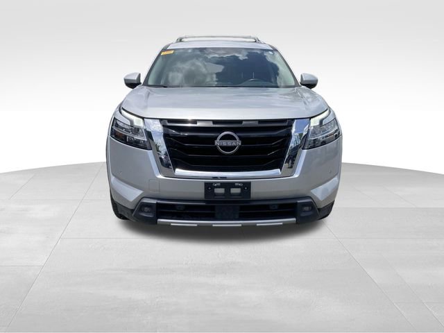 2023 Nissan Pathfinder SL photo 3