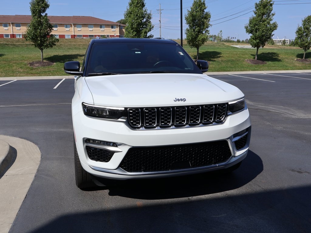 2023 Jeep Grand Cherokee Summit photo 4