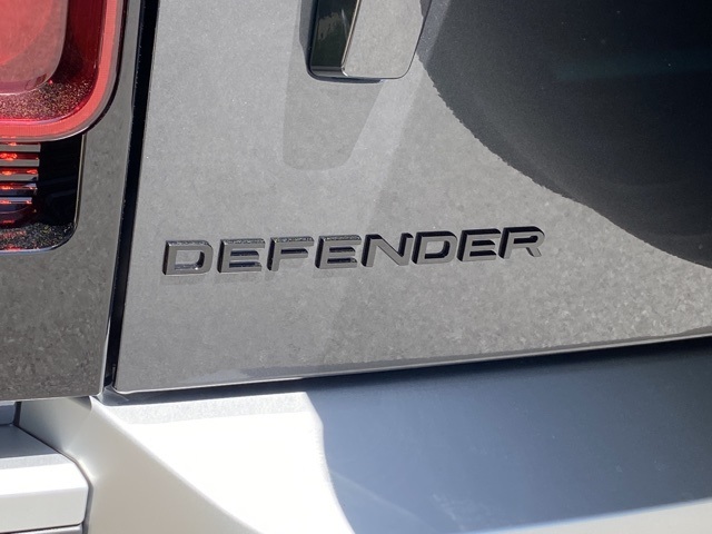 2025 Land Rover Defender 130 S photo 28