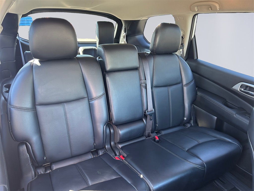 2019 Nissan Pathfinder SL photo 17