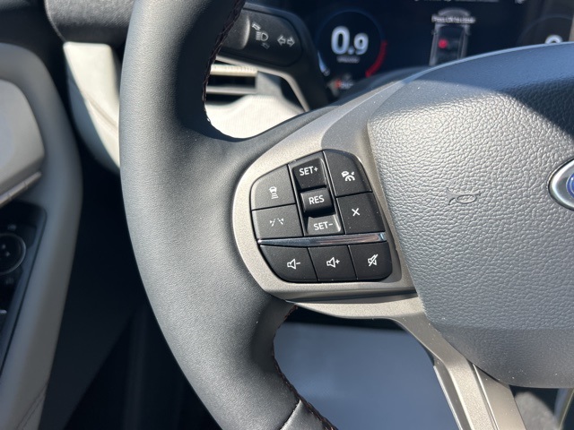 2025 Ford Explorer photo 25