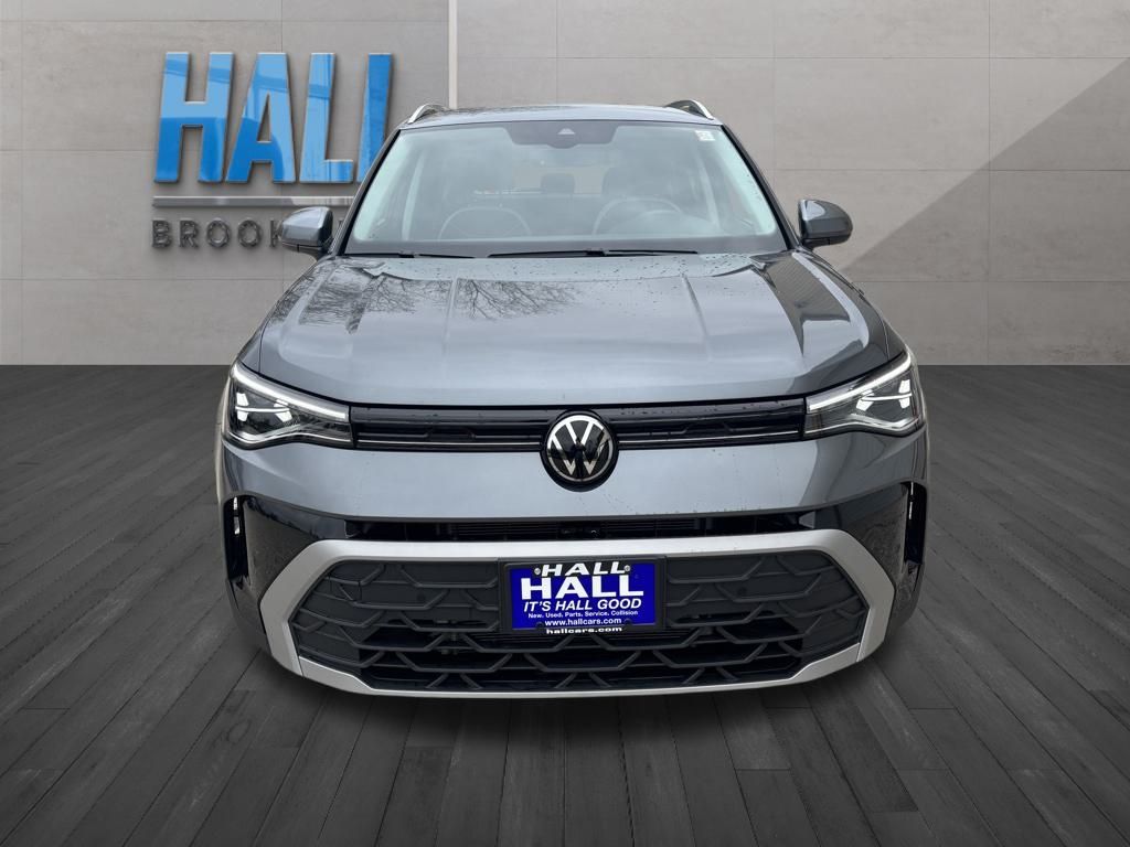 2025 Volkswagen Taos SE photo 2