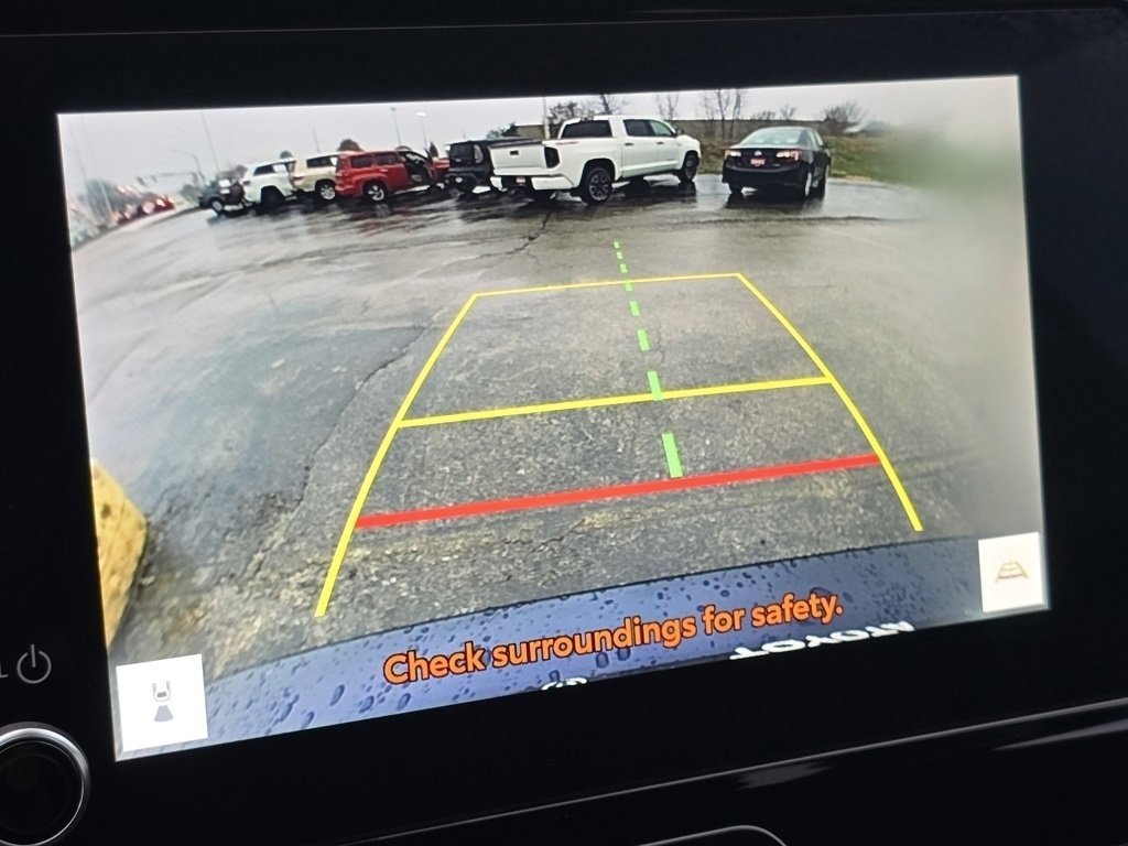 2023 Toyota Venza LE photo 2