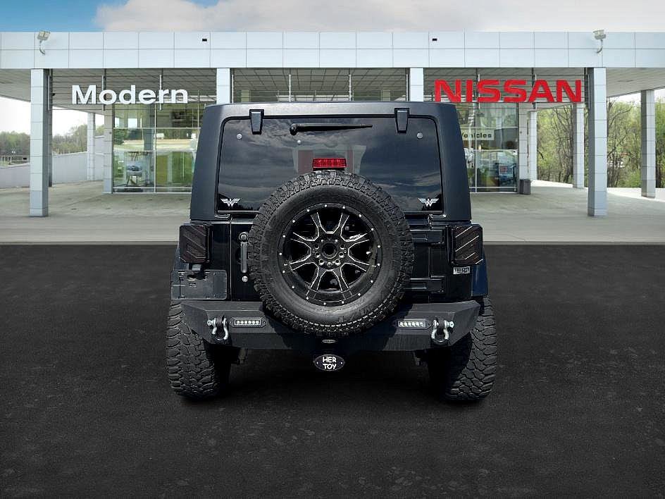 2017 Jeep Wrangler Unlimited Sahara photo 4