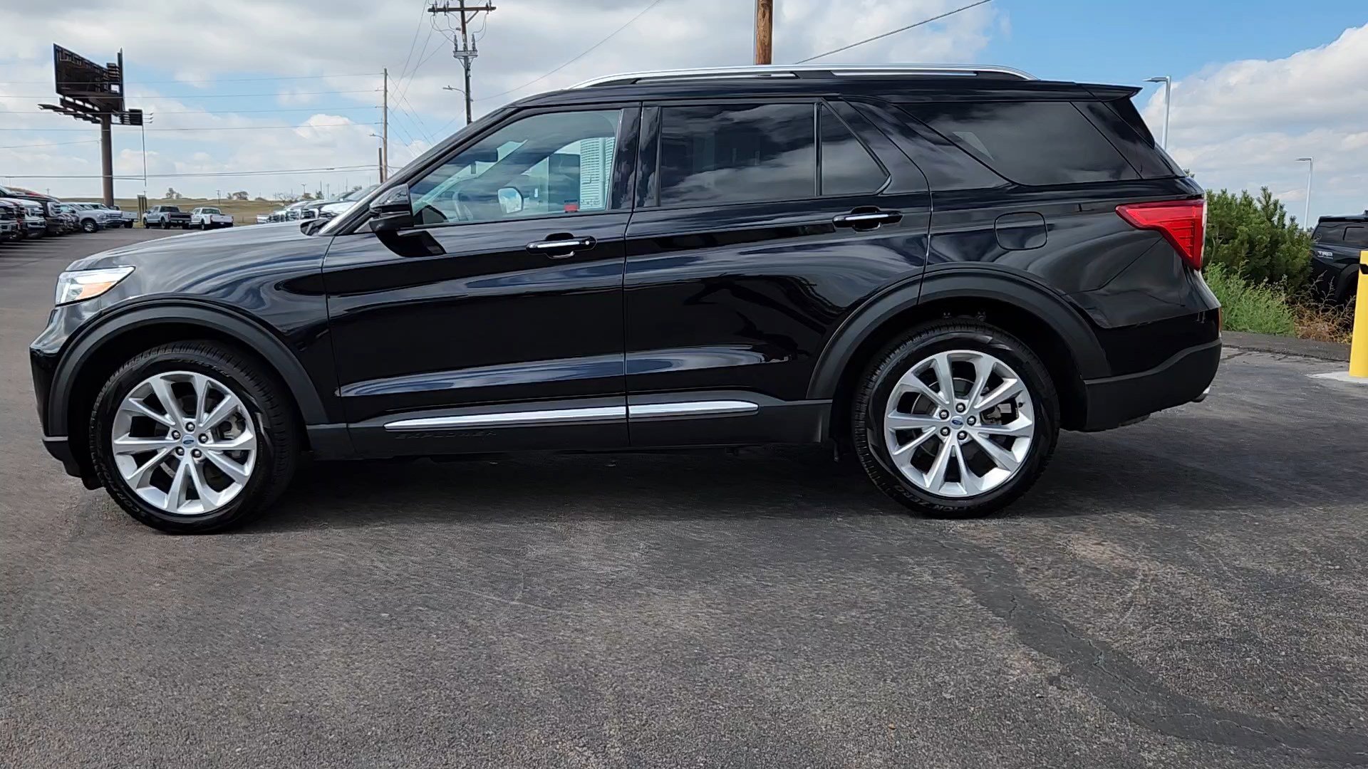 2023 Ford Explorer Platinum photo 2