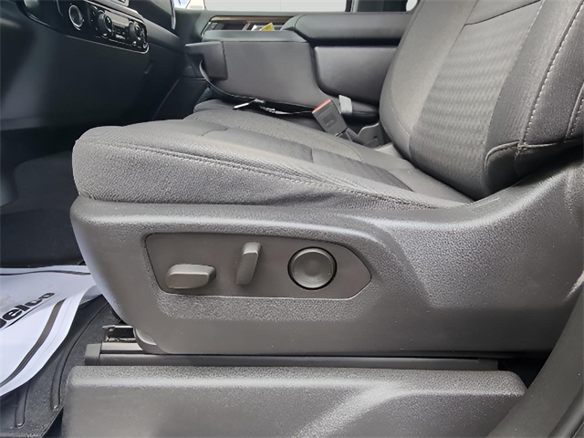 2023 Chevrolet Silverado 1500 LT photo 13