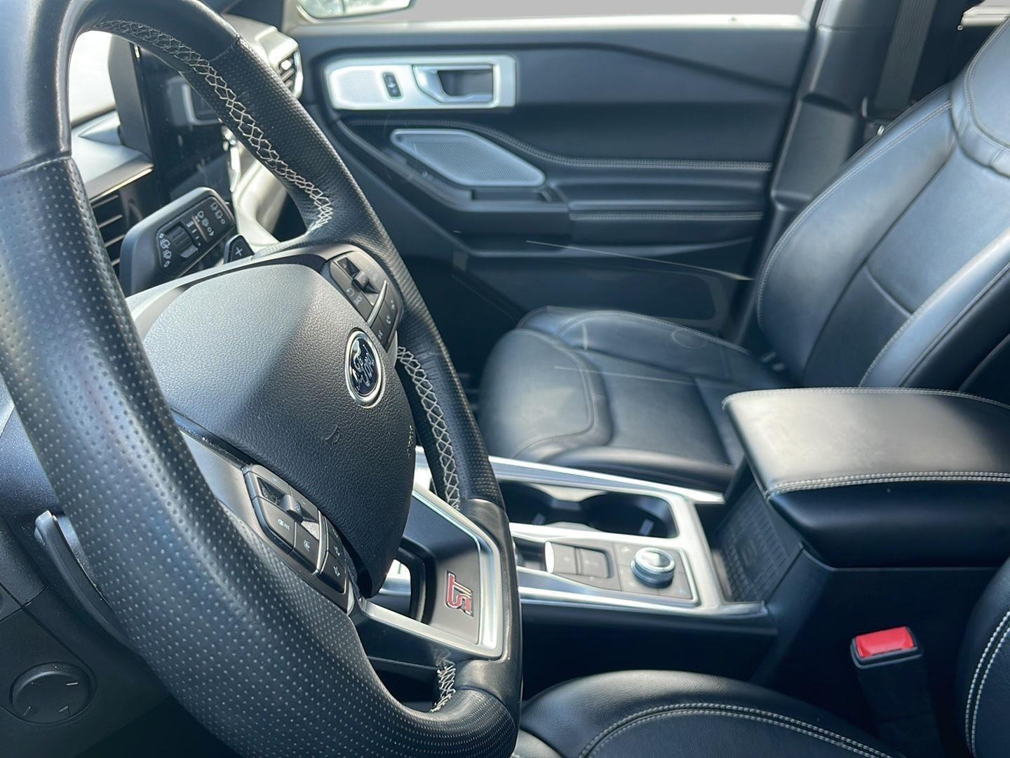 2020 Ford Explorer ST photo 3