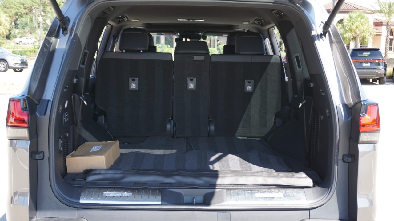 2022 Lexus LX 600 Luxury photo 35