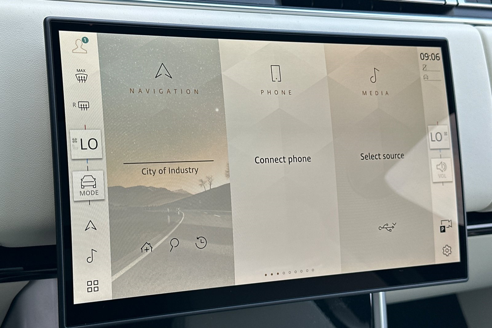 2025 Land Rover Range Rover SE photo 21