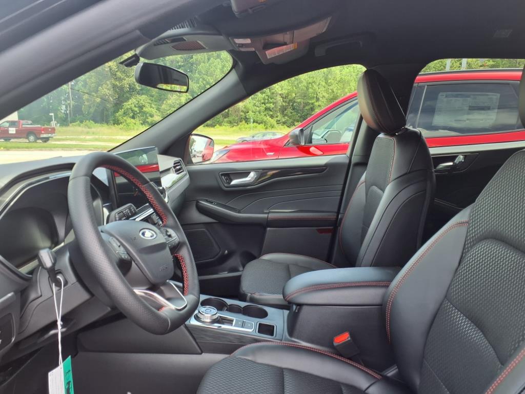 2025 Ford Escape ST-Line photo 4