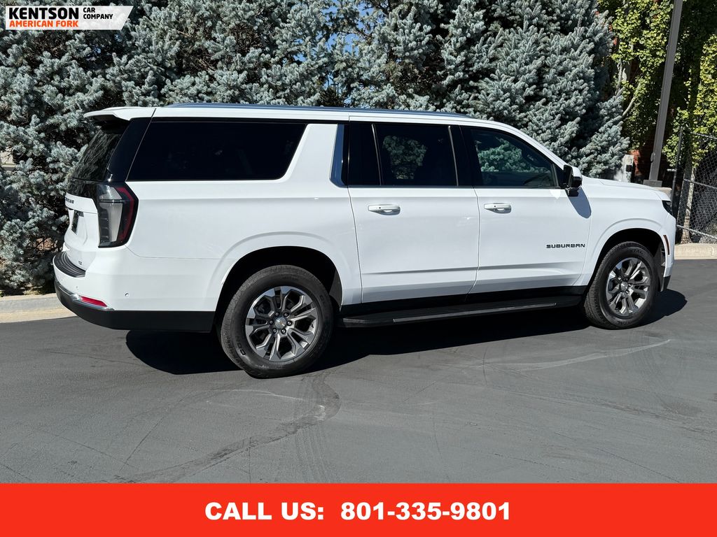 2025 Chevrolet Suburban LT photo 9