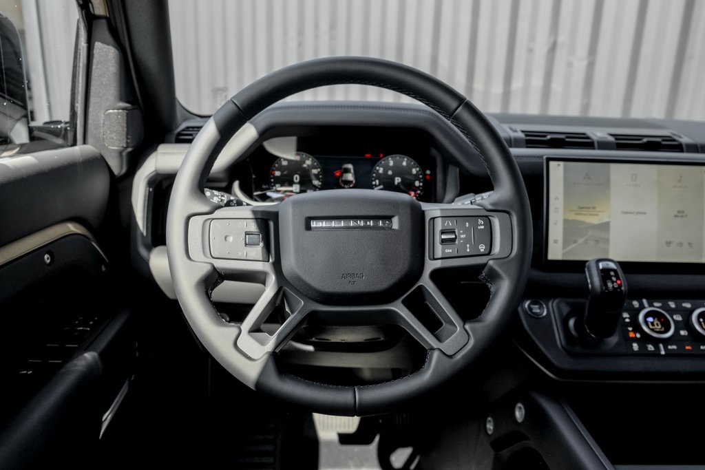 2025 Land Rover Defender 110 X-Dynamic SE photo 18