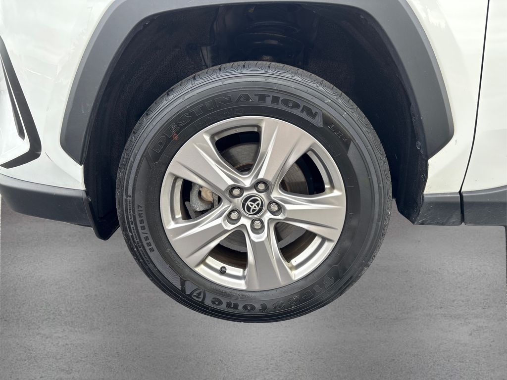 2022 Toyota RAV4 XLE photo 10