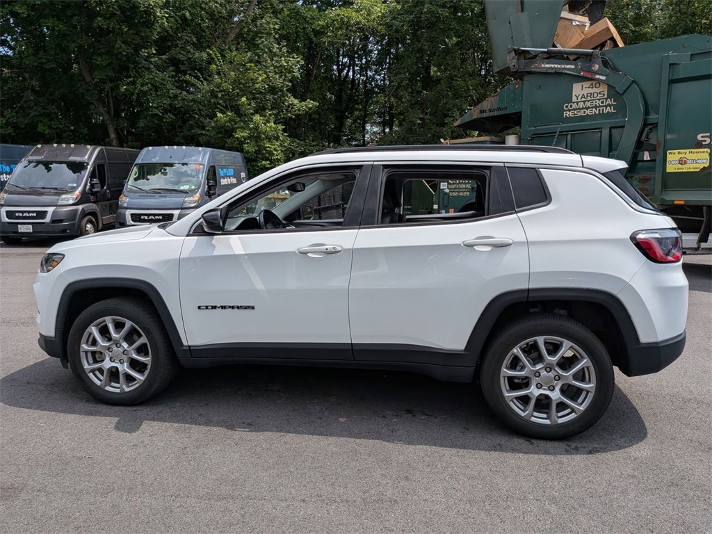 2022 Jeep Compass Latitude Lux photo 7