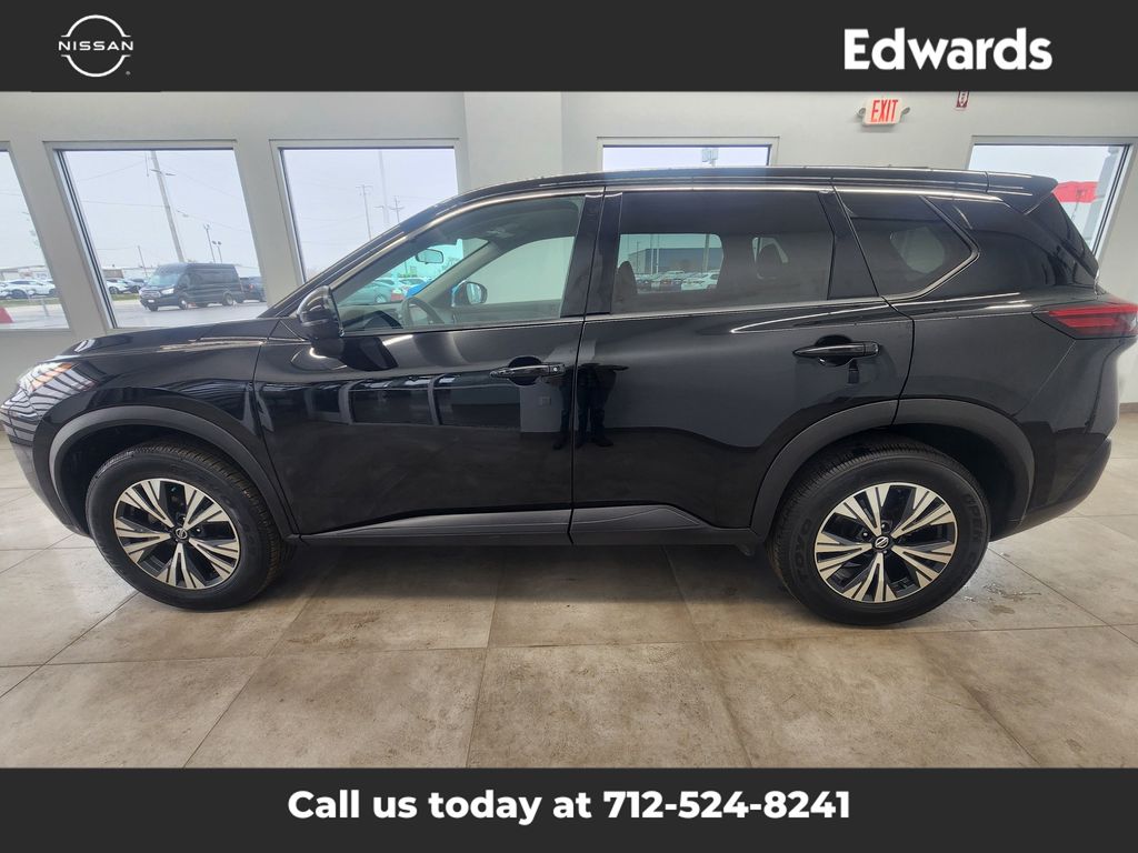 2021 Nissan Rogue SV photo 4