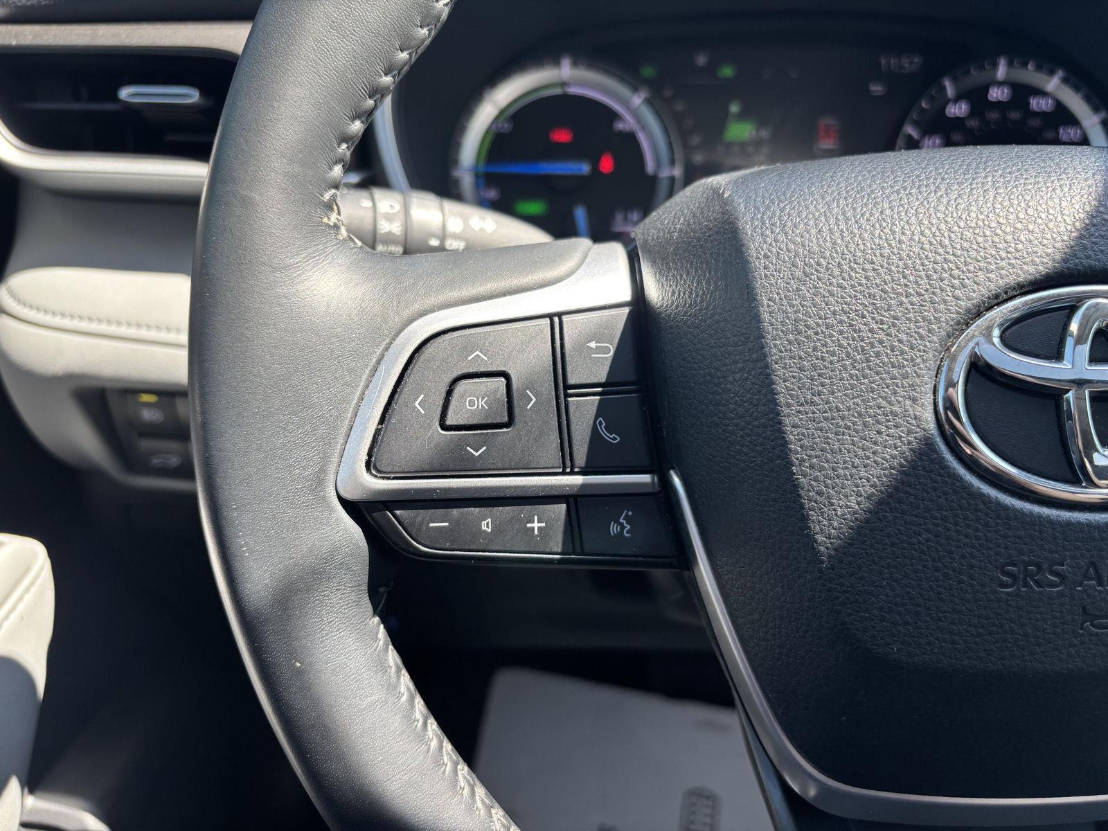 2022 Toyota Highlander Hybrid XLE photo 25