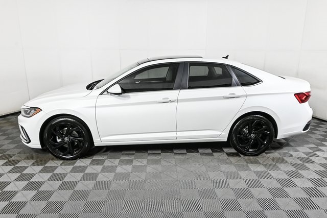 2025 Volkswagen Jetta 1.5T SE photo 3