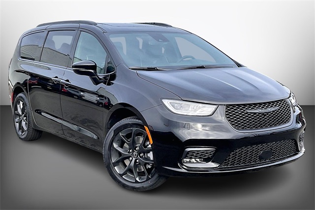 2026 Chrysler Pacifica Limited's photo