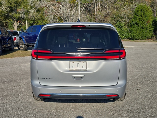 2024 Chrysler Pacifica Touring L photo 4