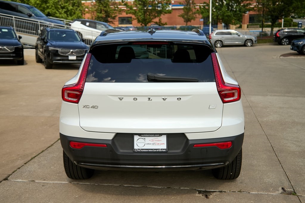 2023 VOLVO XC40 - Image 7