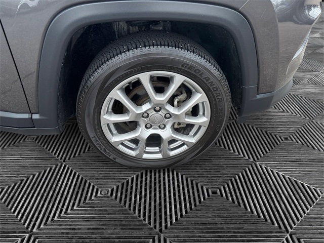 2022 Jeep Compass Latitude Lux photo 14