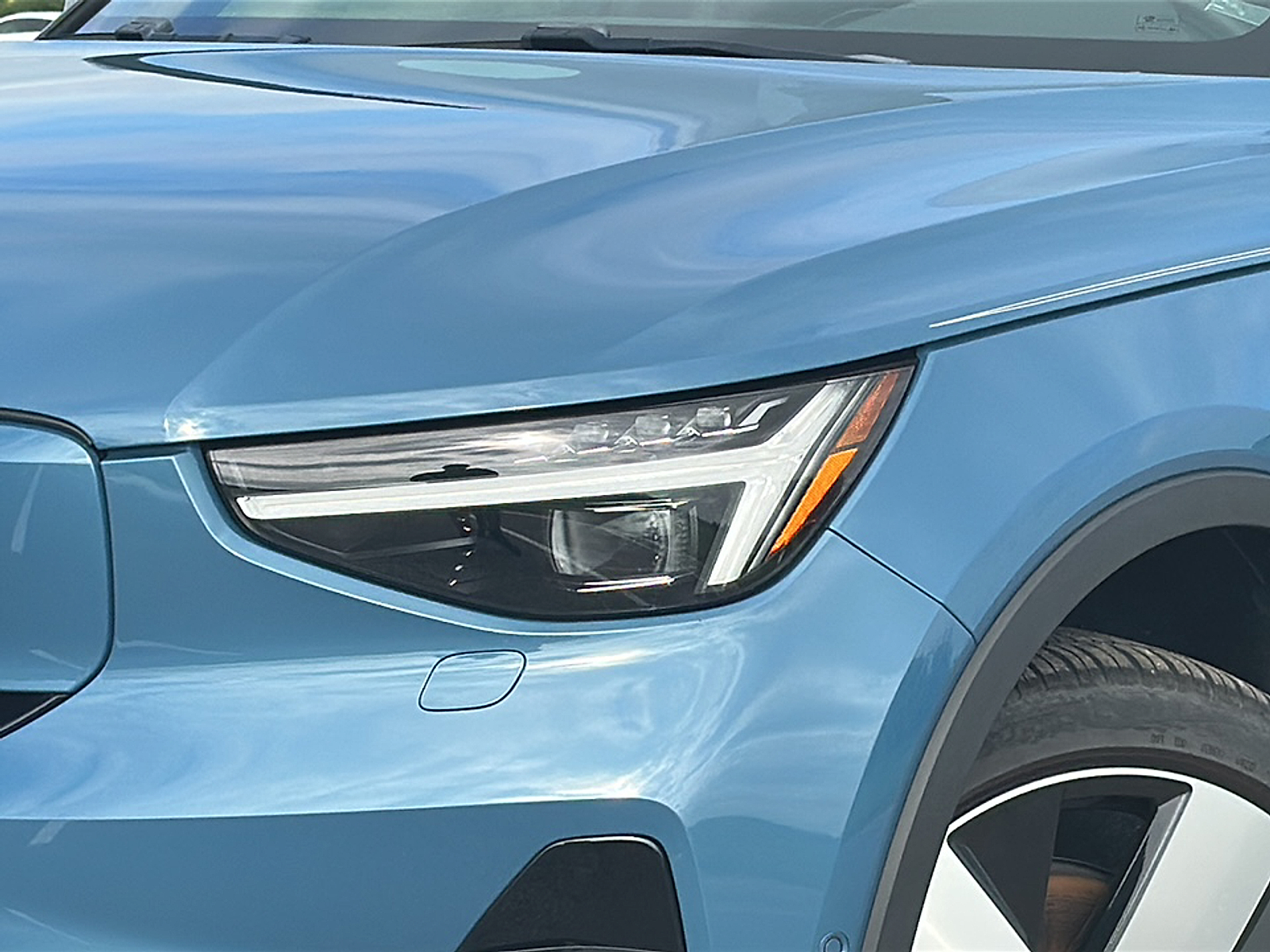 2023 Volvo XC40 Recharge Twin Motor AWD Ultimate photo 2