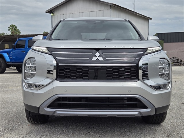 2025 Mitsubishi Outlander SE photo 2
