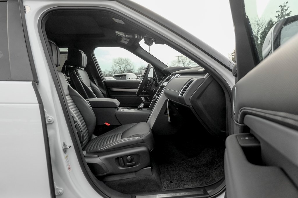 2025 Land Rover Discovery SE photo 20