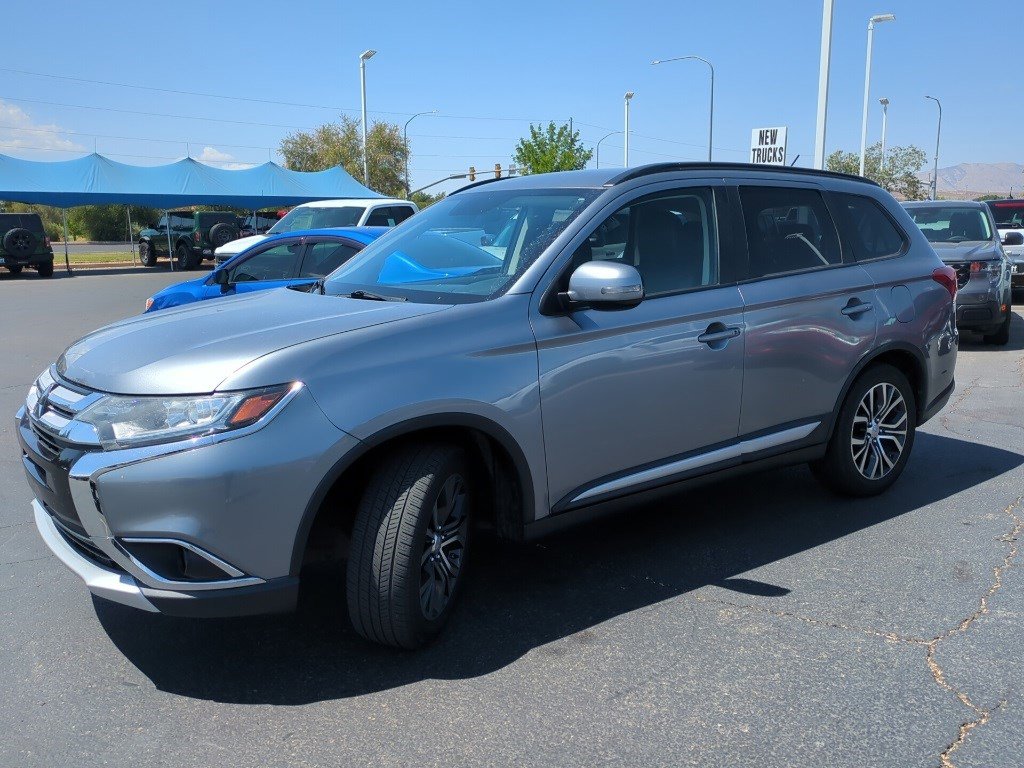 2016 Mitsubishi Outlander SEL photo 2