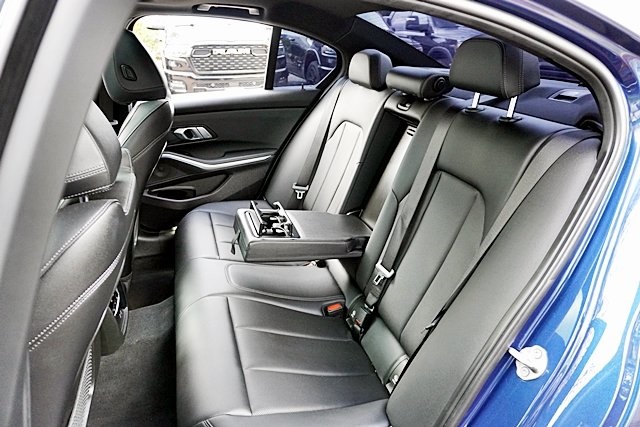 Used 2022 Blue BMW 330i image 16