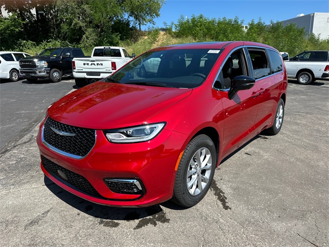 2025 Chrysler Pacifica photo 2