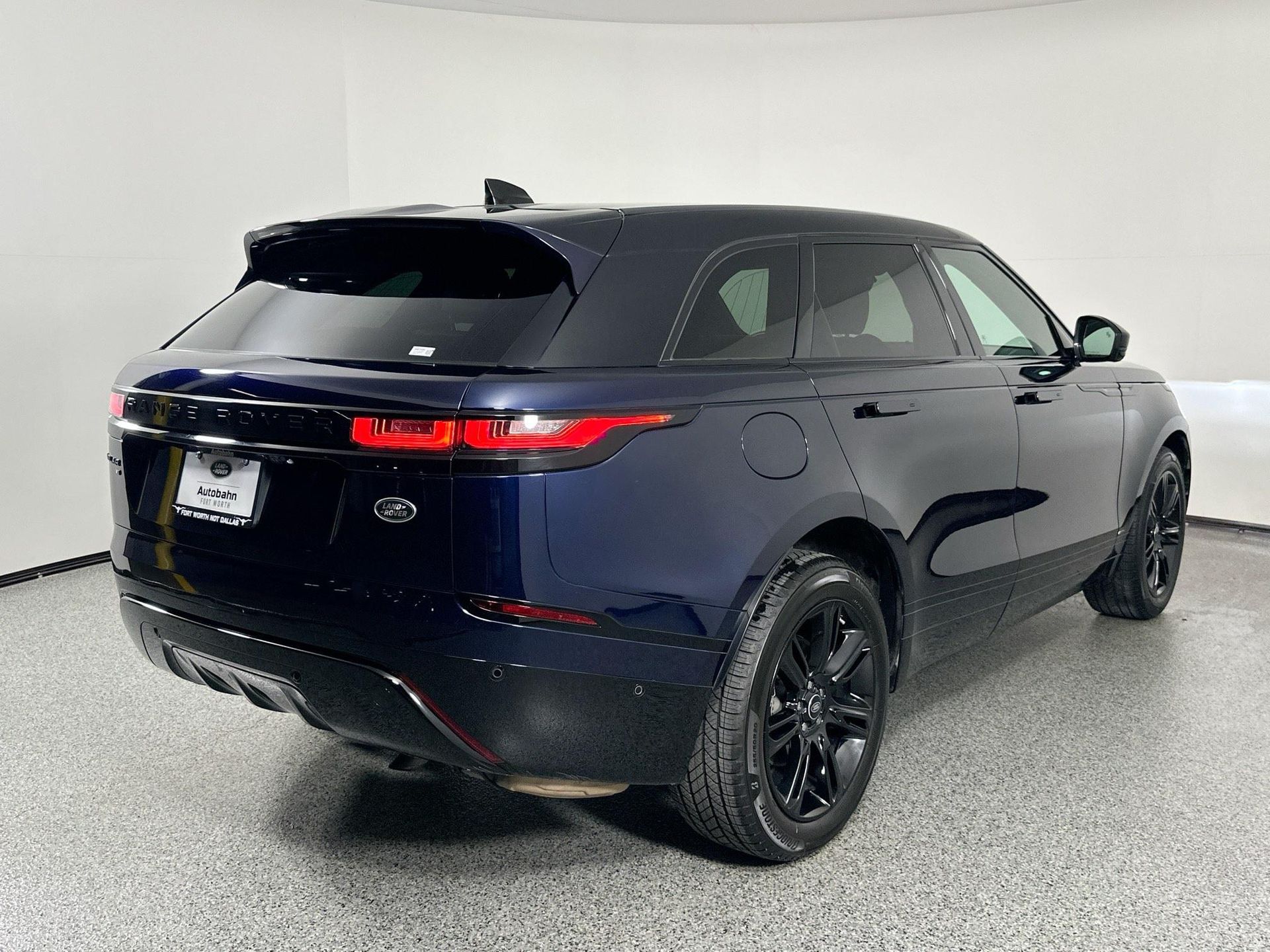 2021 Land Rover Range Rover Velar P250 R-Dynamic S photo 4