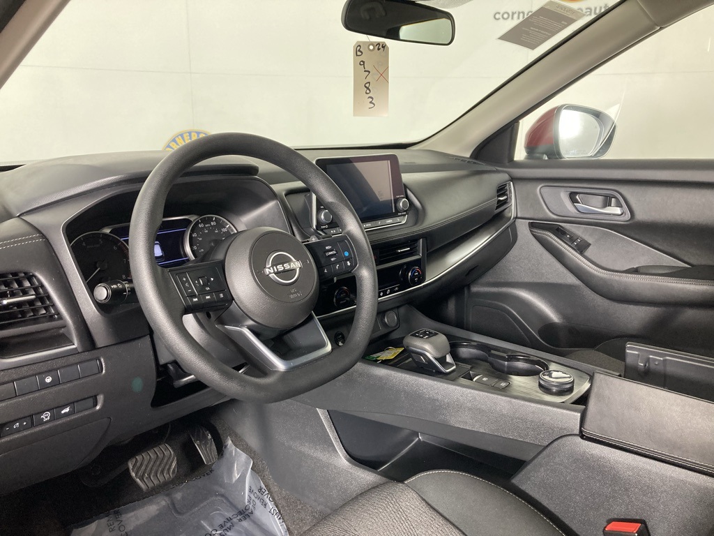 2024 Nissan Rogue SV photo 4