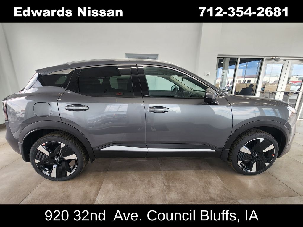 2025 Nissan Kicks SR AWD's photo