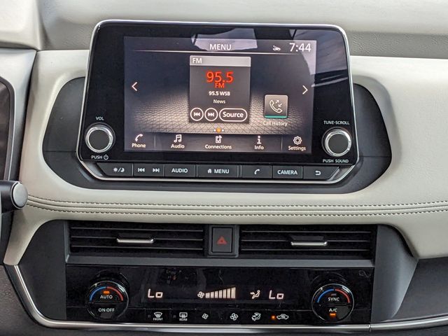 2025 Nissan Rogue SV photo 13