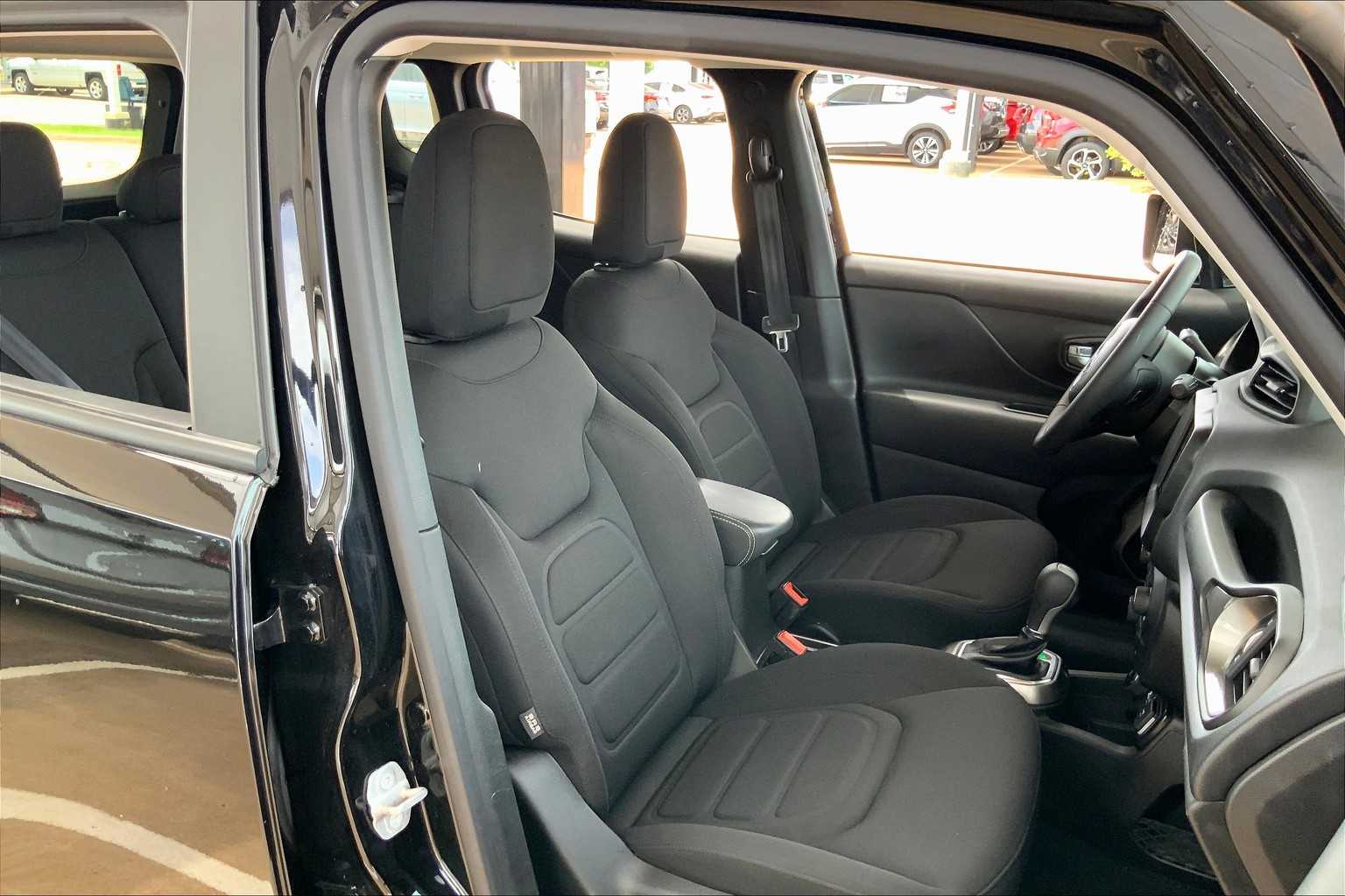 2022 Jeep Renegade Latitude photo 8