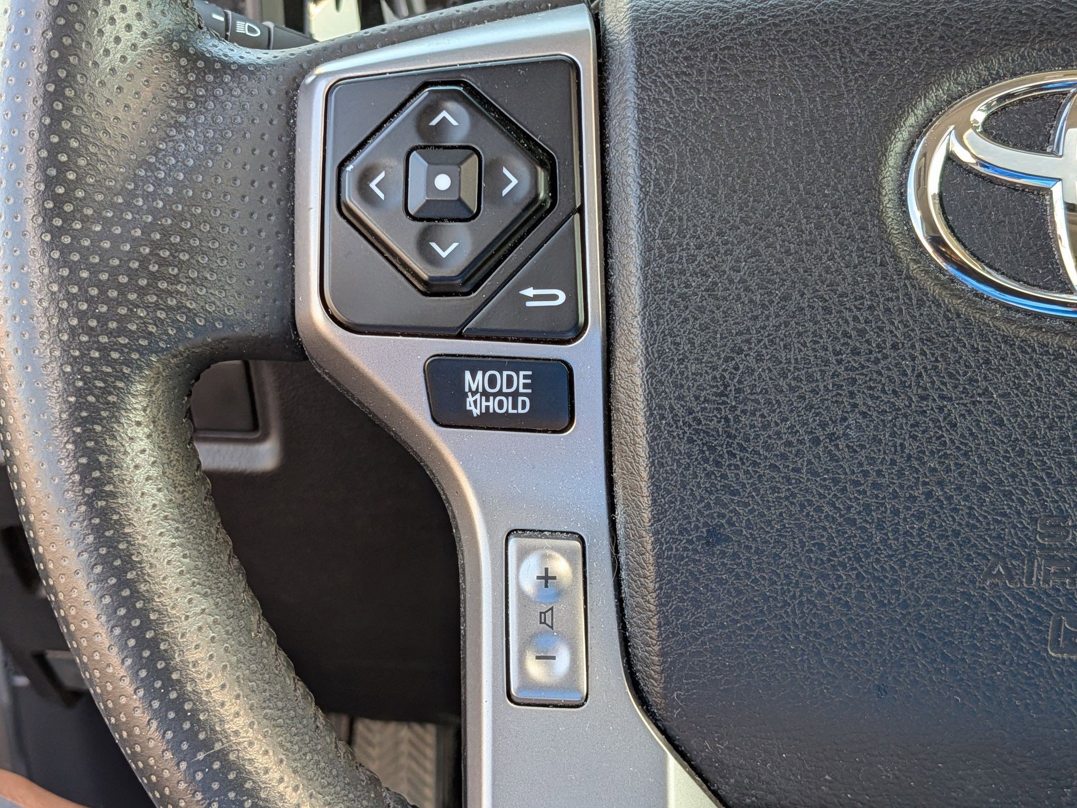2016 Toyota 4Runner SR5 photo 12