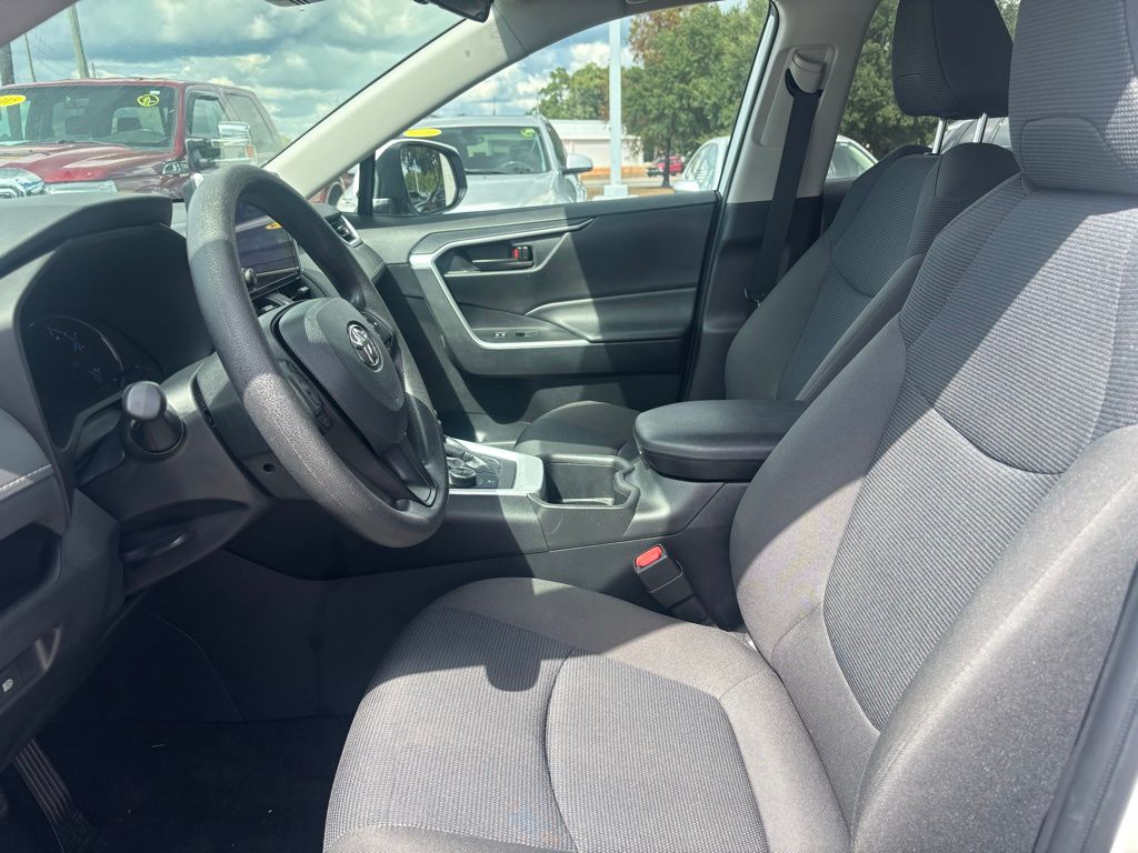 2024 Toyota RAV4 LE photo 5